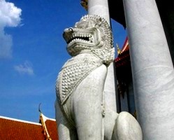 Singha infront of Ubosoth Wat Benchamabophit